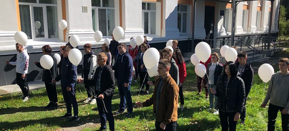В карпинском техникуме прошли мероприятия в честь Дня солидарности в борьбе с терроризмом
