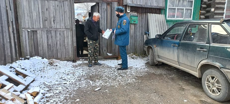 Жителям Уральского поселка рассказали, как защитить жилье от пожара