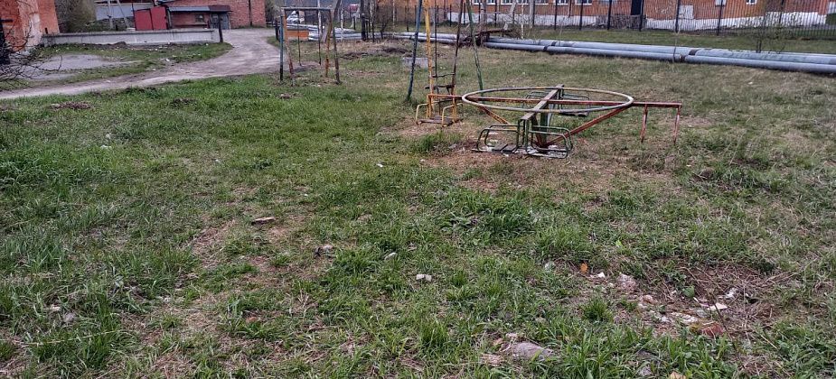 Участок за домом №89 по Мира привели в порядок