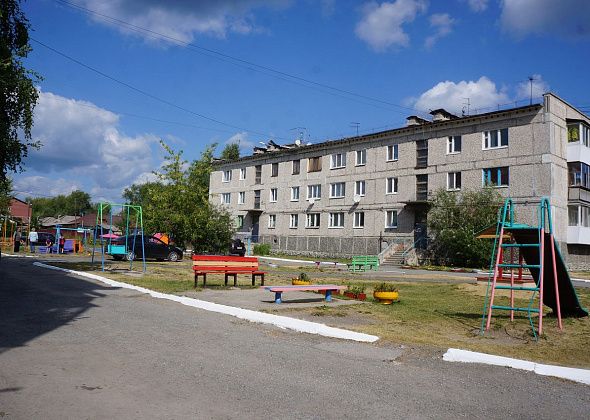 В ближайшее время более 200 детей-сирот Свердловской области получат жилье 