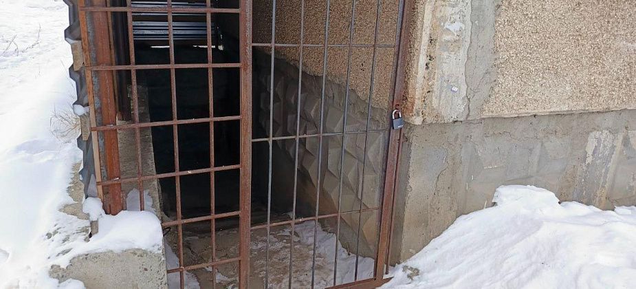 В доме по Луначарского закрыли доступ в подвал, который топит фекалиями
