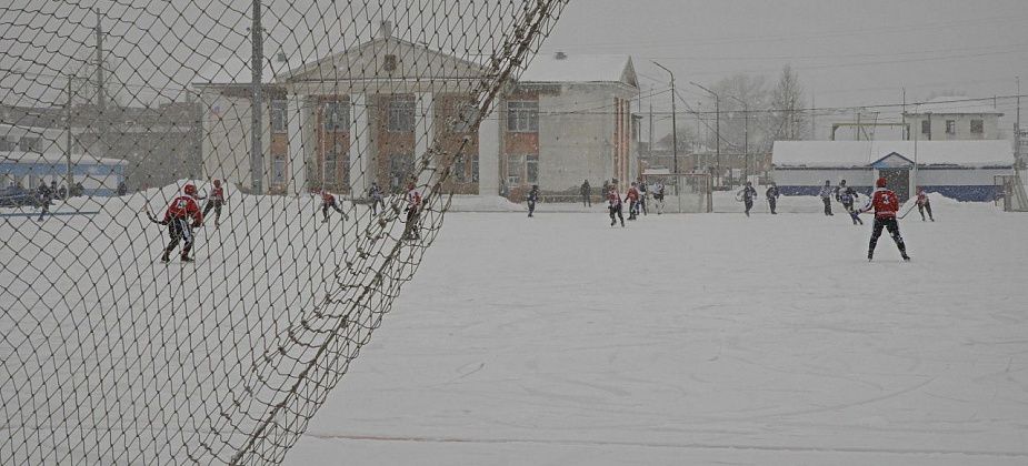 Три из трех. «Спутник» продолжает серию побед на областном Чемпионате по хоккею с мячом