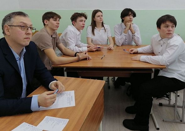 Карпинский избирком и библиотека провели для школьников интеллектуальную игру