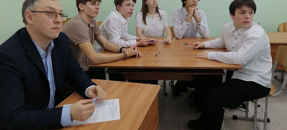 Карпинский избирком и библиотека провели для школьников интеллектуальную игру