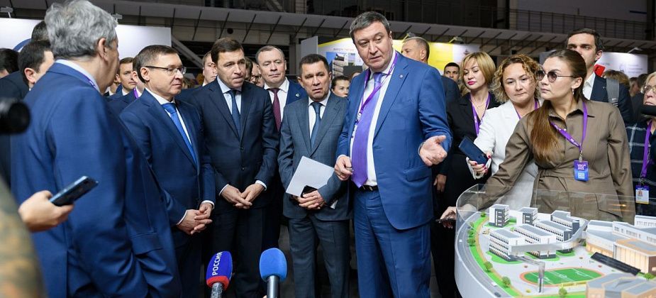 Евгений Куйвашев представил на форуме 100+ ключевые инфраструктурные проекты Свердловской области