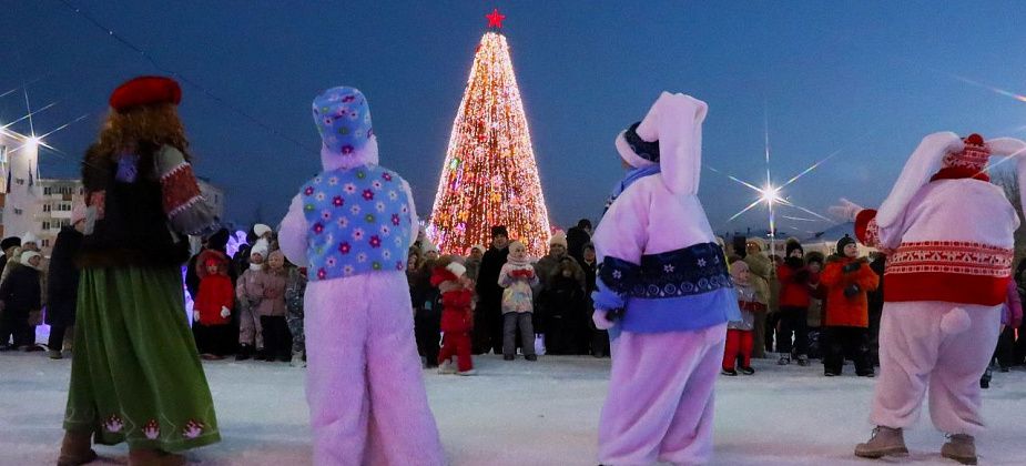 Карпинцы простились с ледовым городком. Сегодня его уже разбирают