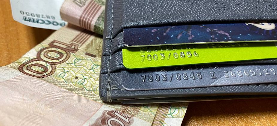 Житель Карпинска напокупал продуктов с найденной карты и был осужден