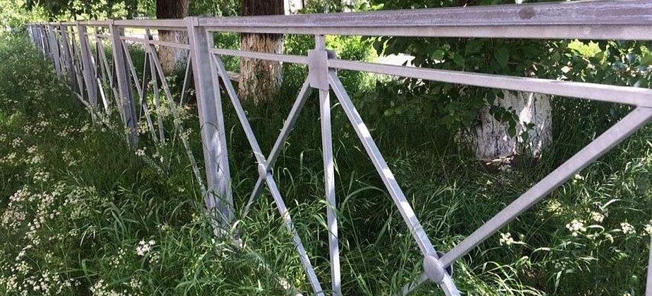 На улицы Карпинска добавят ограждений