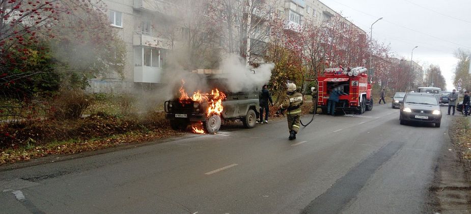 УАЗ загорелся во время движения