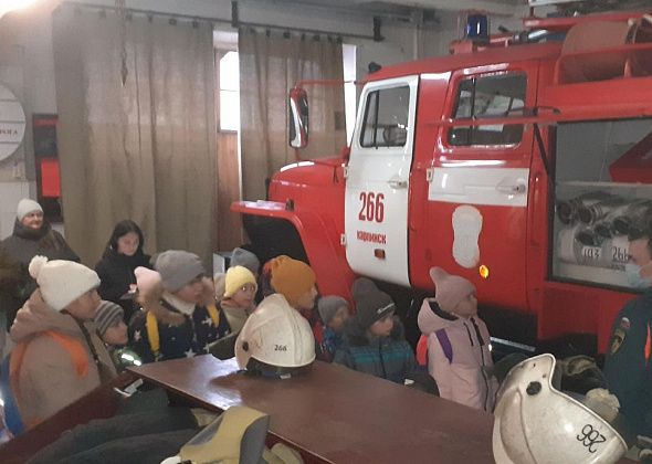 Карпинские пожарные провели экскурсию для подростков из ДООЦ