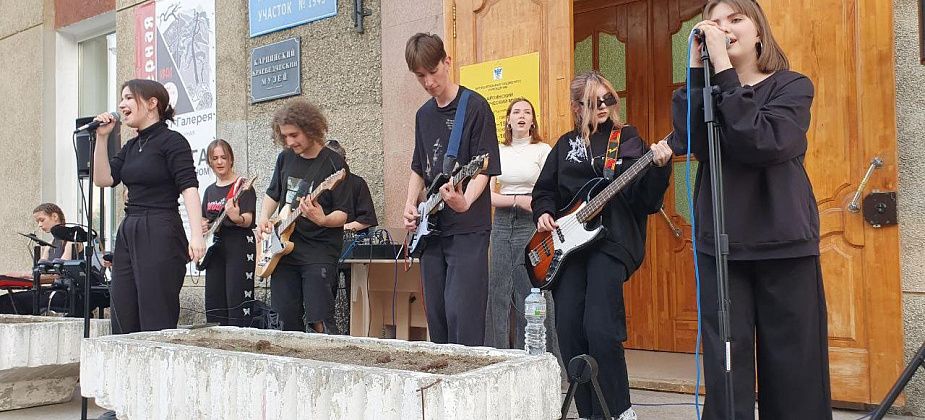 Мастер-классы, рок-концерт и таинственные экспонаты. Как прошла «Ночь музеев-2023» в Карпинске