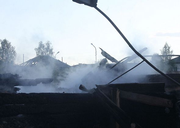 Сегодня ночью в поселке Веселовка горел дом, в котором спали три человека