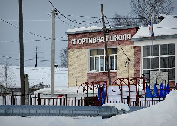 Мэр проверил, как идет ремонт спортивной школы