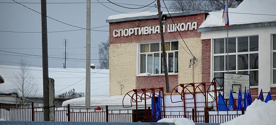 Мэр проверил, как идет ремонт спортивной школы