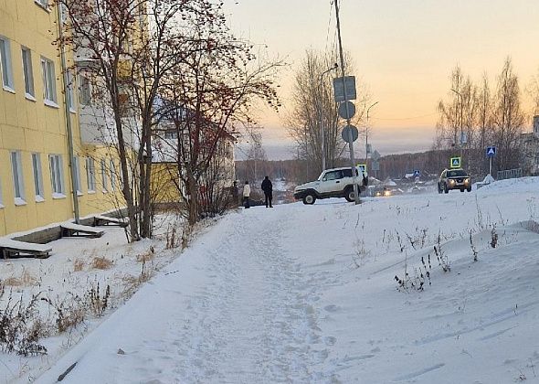 Пешеходы жалуются на нечищеные тротуары в южной части главной улицы Карпинска