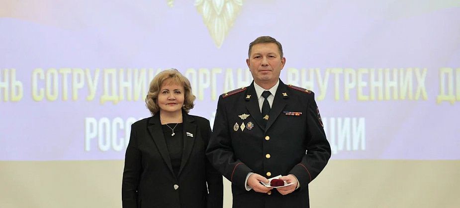 Людмила Бабушкина оценила вклад сотрудников ОВД в обеспечение безопасности уральцев