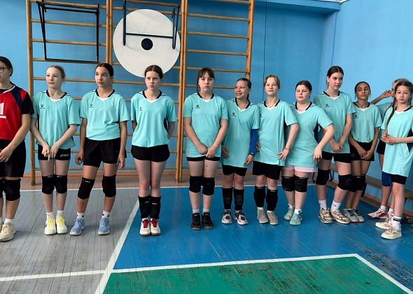 Карпинские волейболистки сыграли на памятном турнире в Верхней Туре