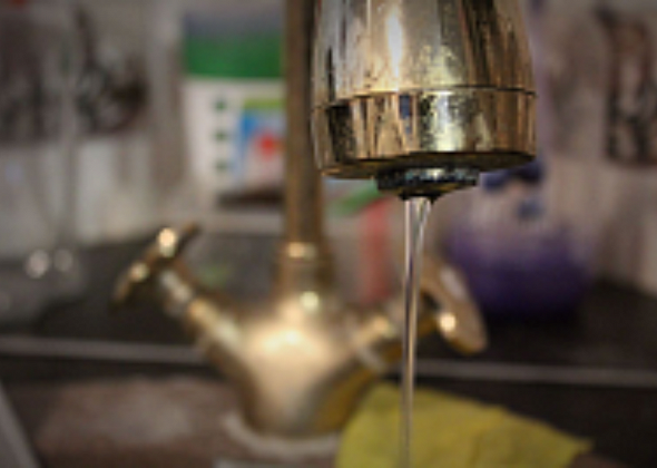 Жильцы двухэтажки по Максима Горького жалуются на слабый напор воды