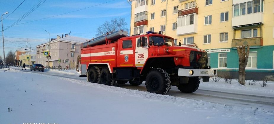 В Карпинске проверили, уступают ли водители пожарной спецтехнике с включенными сигналами