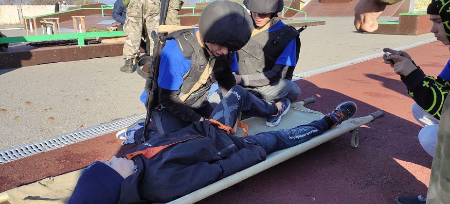 Карпинские студенты приняли участие в межмуниципальной зарнице и заняли там третье место