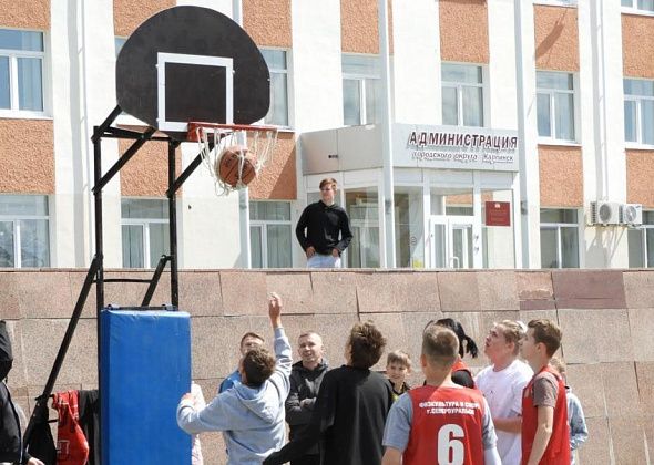 Во время празднования Дня города на площади будут играть в уличный баскетбол