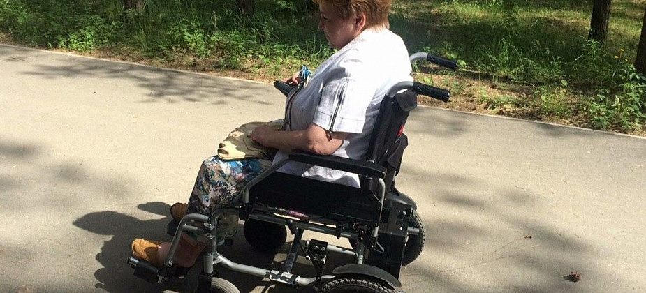 61-летняя Мария Кибешева впервые за долгое время вышла на прогулку. Благодаря помощи неравнодушных людей