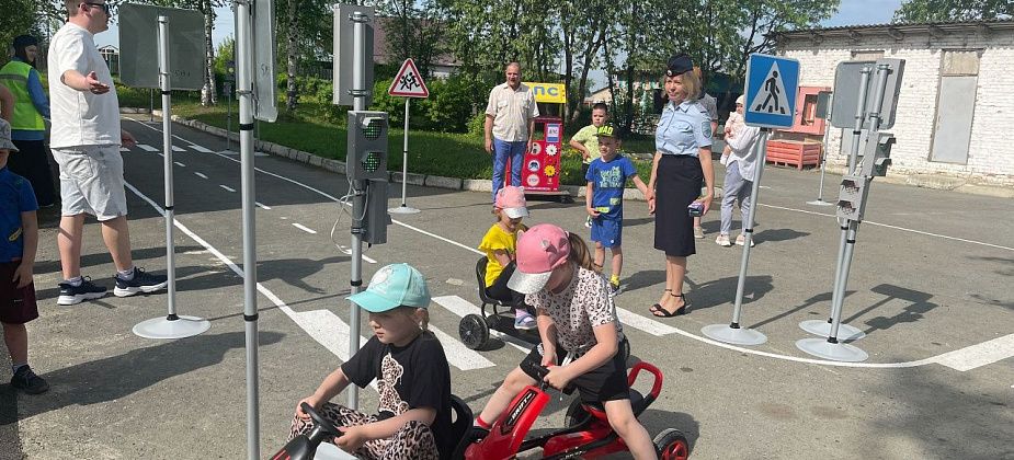 В Карпинске на территории ЦДМ открыли детский автогородок