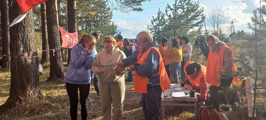 В Карпинске прошли соревнования по спортивному ориентированию среди педагогов