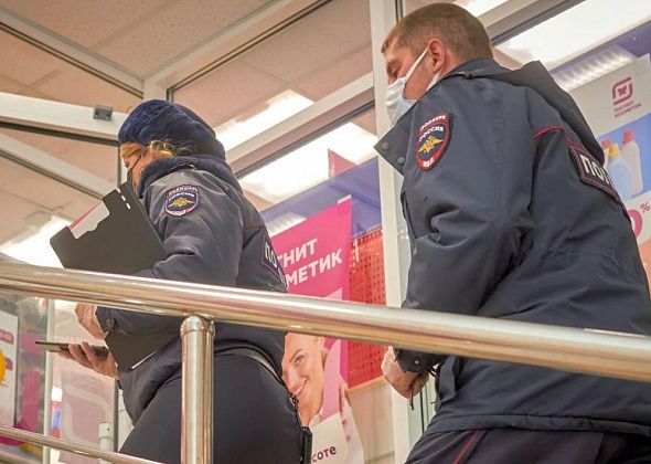 В Карпинске продолжают штрафовать за нахождение в магазинах без маски