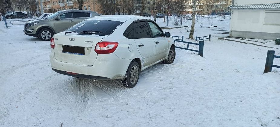 В Карпинске женщина устроила ДТП и скрылась. ГИБДД ищет очевидцев