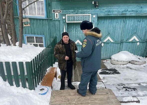 В Карпинске пожарные провели рейд по частному сектору в заречной части города