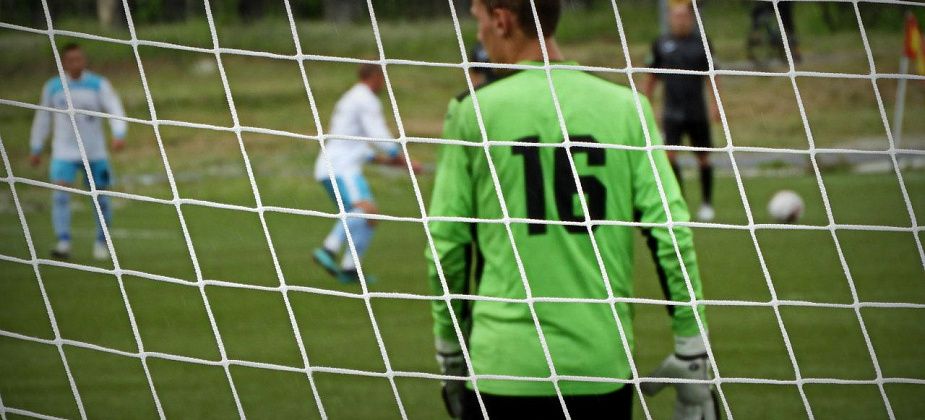 Карпинские футболисты начали окружное первенство с победы