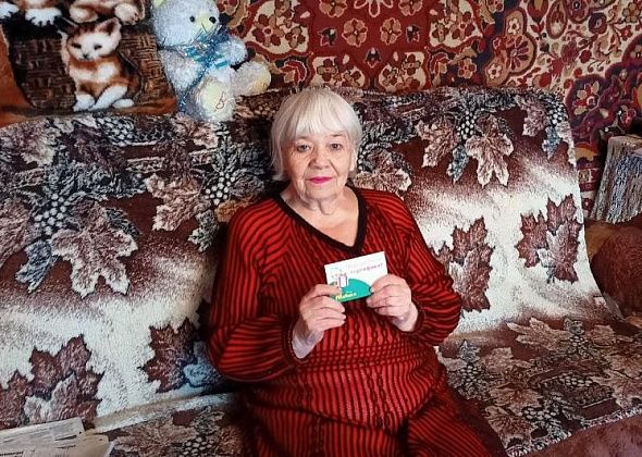 Карпинская пенсионерка поучаствовала в розыгрыше «Вечернего Карпинска» и выиграла сертификат в аптеку