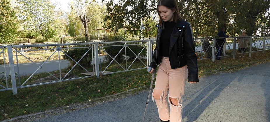19-летней Диане Кокориной срочно нужна помощь. Девушка не может ходить самостоятельно