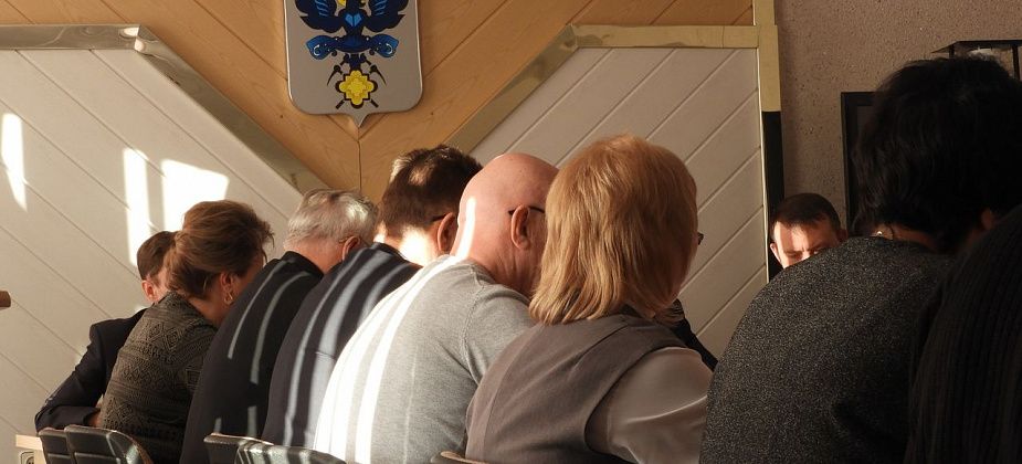 Проблемы с кадрами в спорте, повышение преступности, нехватка врачей – что еще обсуждали депутаты?