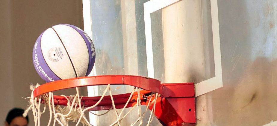 Карпинские баскетболистки сыграли в Серове