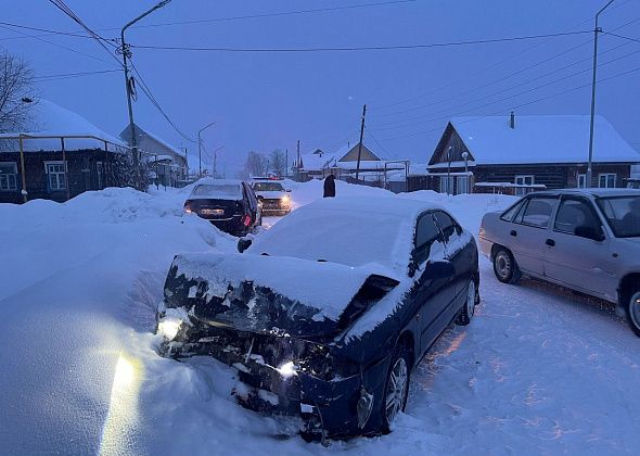 Сегодня в Карпинске «Лада» столкнулась с Mitsubishi. Это ДТП вскрыло целый ряд нарушений