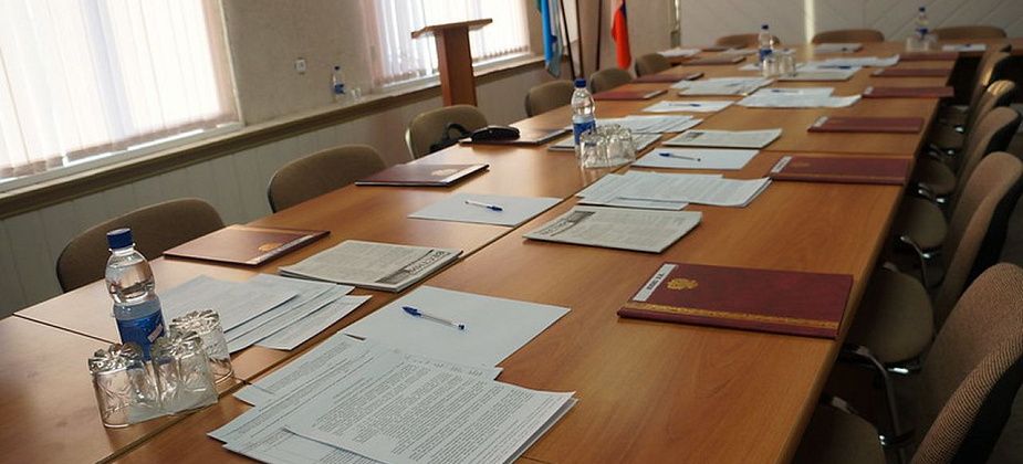 Депутаты решили наградить почетной грамотой одного из тренеров
