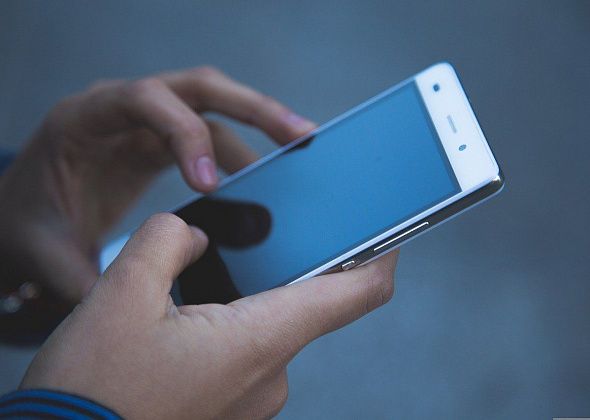 Жительница Волчанска хотела знать, есть ли бензин на АЗС, и лишилась 15 тысяч рублей