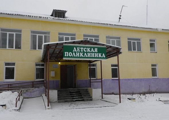 Карпинцы жалуются на гололед возле детской поликлиники