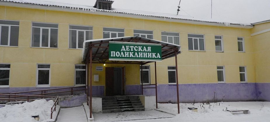 Карпинцы жалуются на гололед возле детской поликлиники