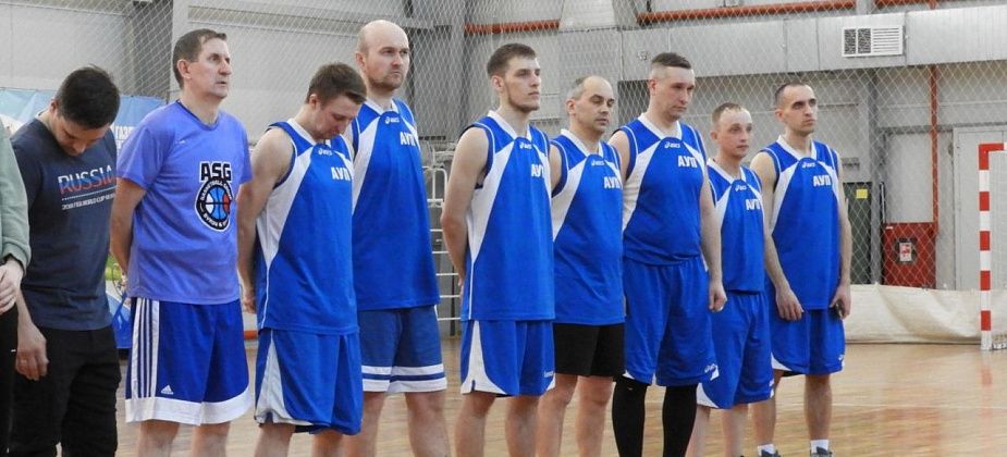 Сквозь мат и травмы. Карпинские баскетболисты обыграли команды соседних городов и завоевали Кубок Дреера