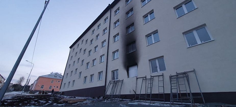 На улице Луначарского горела новостройка