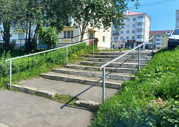 В Карпинске пока никто не захотел ремонтировать лестницу во дворе дома №54а по улице Мира