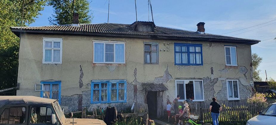 Текущие проблемы. Жильцы двухэтажного дома жалуются на дырявую крышу и все вытекающие