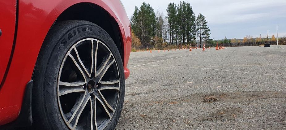 Работники учреждений образования состязались в автомобильном мастерстве