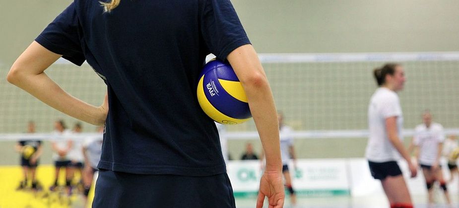 Волейболисты играли в честь Дня молодежи