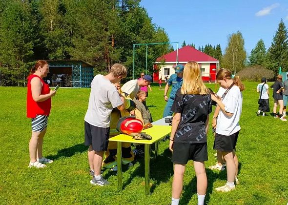 Карпинские пожарные провели для отдыхающих в «Светлячке» тематическую эстафету