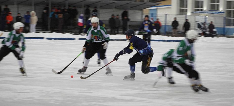 Карпинские хоккеисты начали сезон с разгромной победы над гостями из Нижней Туры