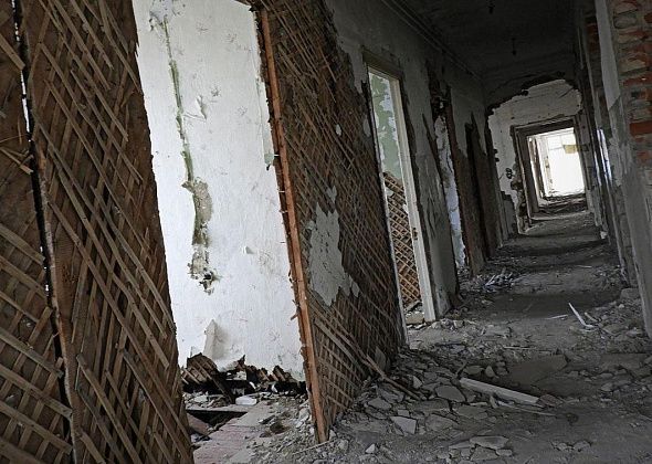 Карпинская фирма «АрмДорСтрой» приобрела разрушенное здание СЭС